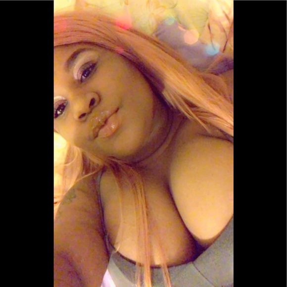 Meet your Posher, Taylor - Picture 1 of 3